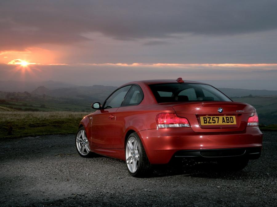  BMW 135i Coupe 2008 года  (UK) (фото 10 из 11)